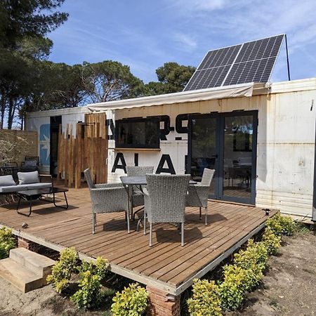 Cooltainer Retreat: Sustainable Coastal Forest Tiny House Near Barcelona Castelldefels Extérieur photo