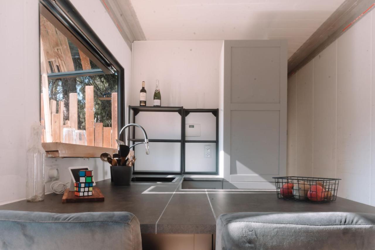 Cooltainer Retreat: Sustainable Coastal Forest Tiny House Near Barcelona Castelldefels Extérieur photo