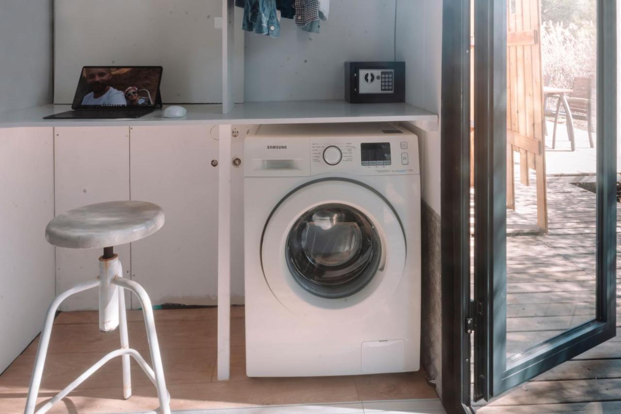 Cooltainer Retreat: Sustainable Coastal Forest Tiny House Near Barcelona Castelldefels Extérieur photo