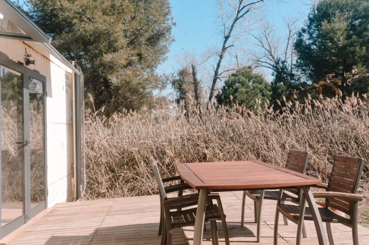 Cooltainer Retreat: Sustainable Coastal Forest Tiny House Near Barcelona Castelldefels Extérieur photo