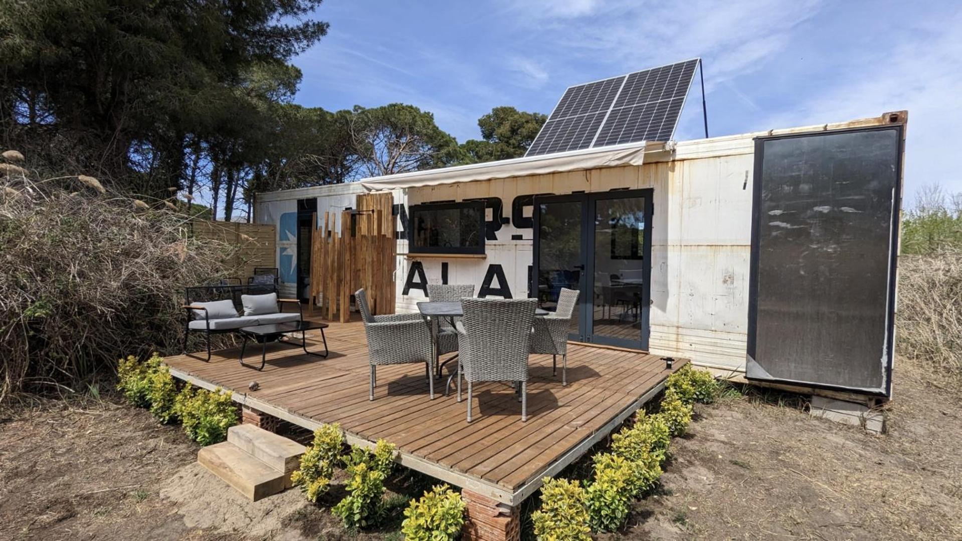 Cooltainer Retreat: Sustainable Coastal Forest Tiny House Near Barcelona Castelldefels Extérieur photo