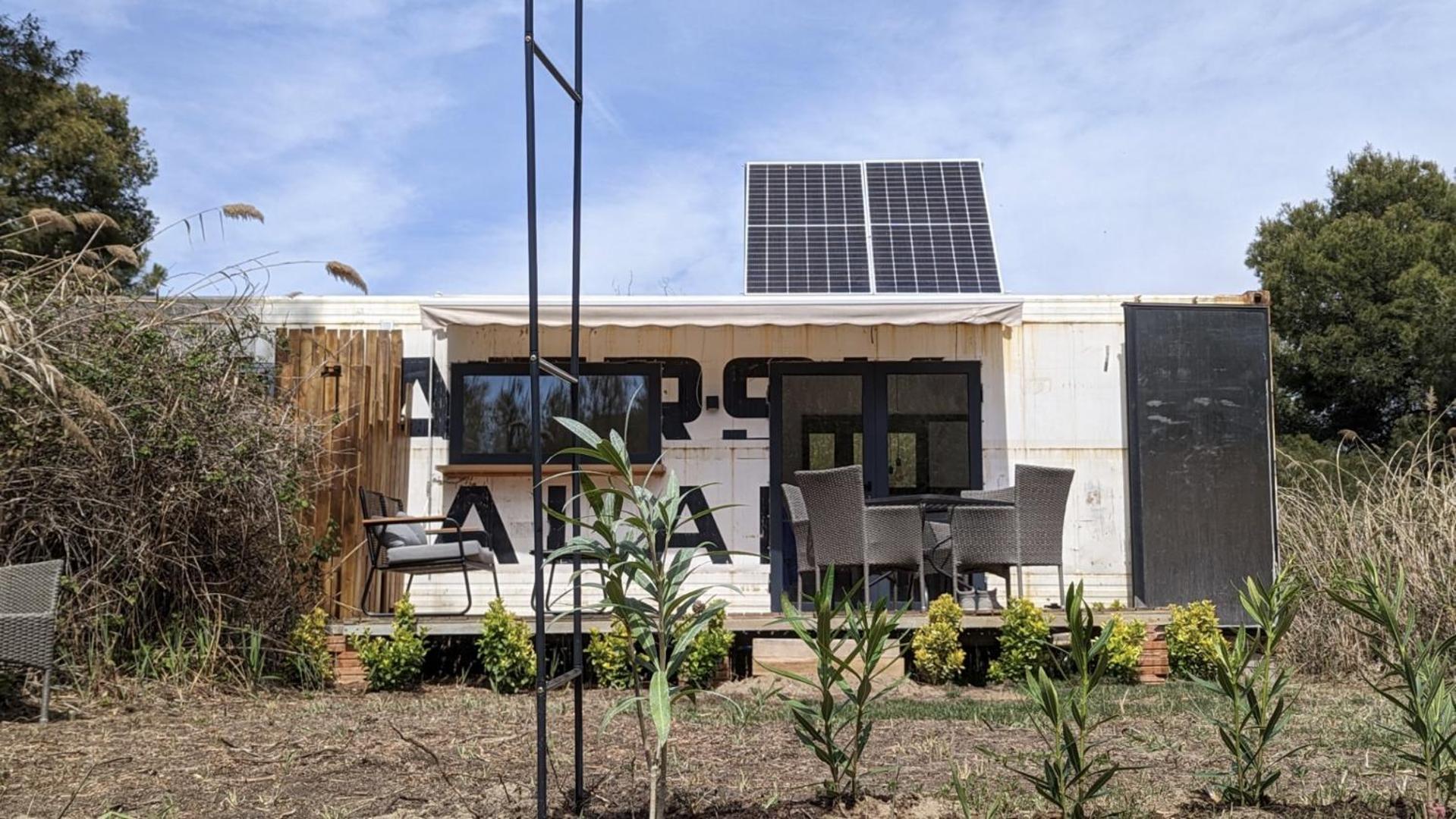 Cooltainer Retreat: Sustainable Coastal Forest Tiny House Near Barcelona Castelldefels Extérieur photo